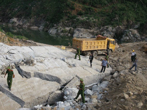 Trả giá vì thủy điện