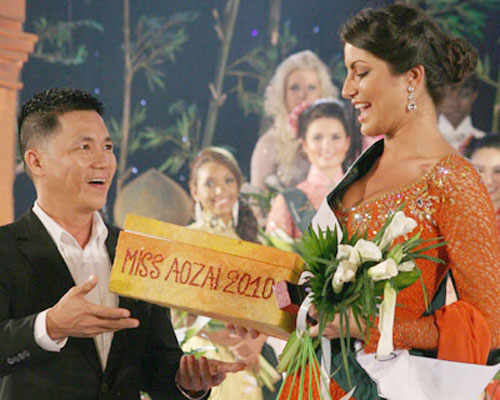 Vẽ Logo “Áo Dài” thành…”AOZAI”:  sai …từ A - I!