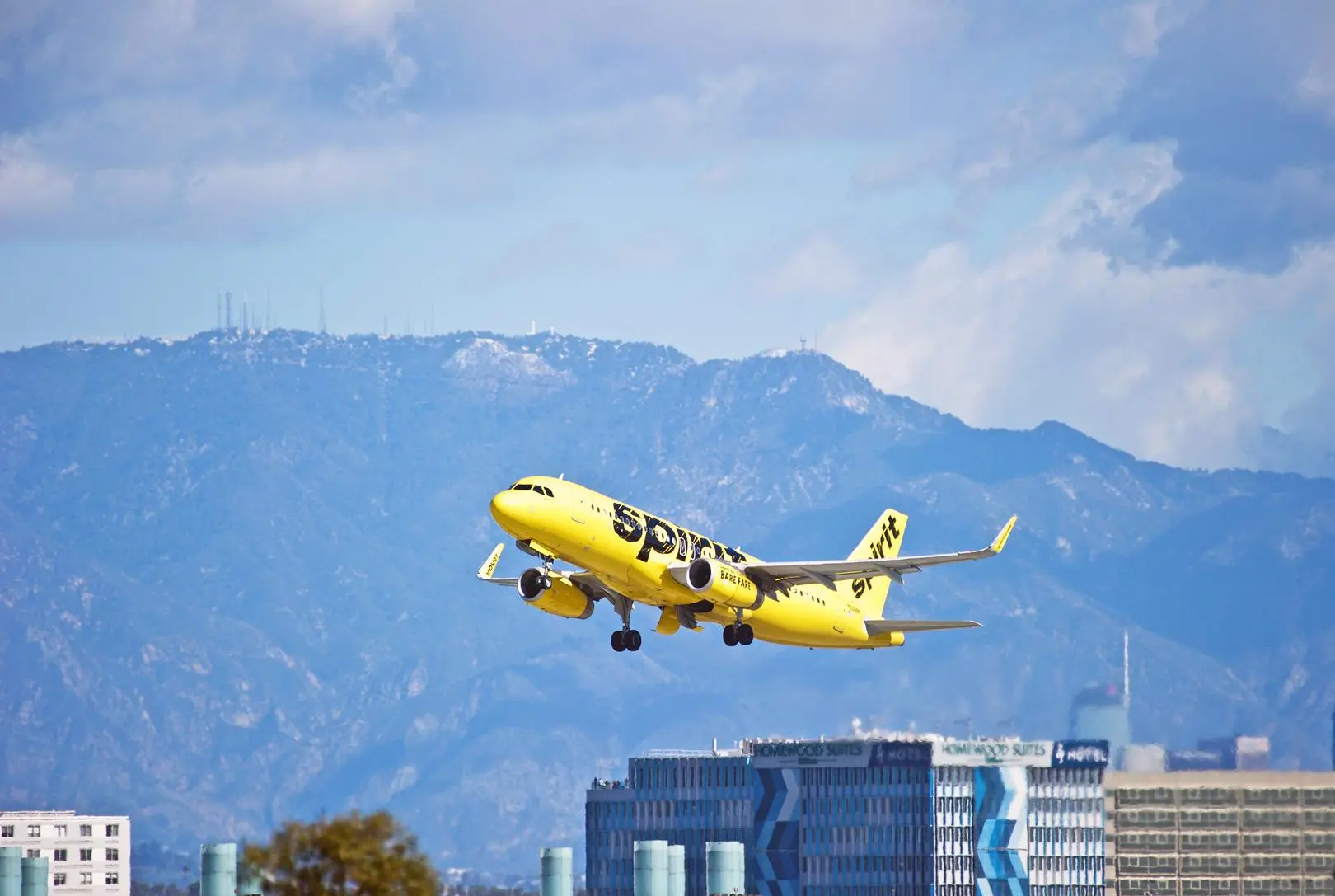 Spirit Airlines 2/5 tuyên bố phá sản mặc dù Trump đề nghị gói hỗ trợ 500 tr. usd.